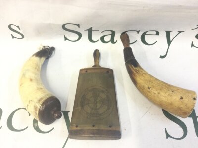 Horn powder flask and additional flasks (3)