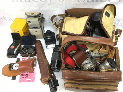 A collectIon of cameras, lenses and accessories. NO RESERVE