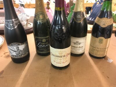 Collection of 5 bottle of champagne and wine including a 2007 bottle of Chateauneuf du pape and Landon black label.