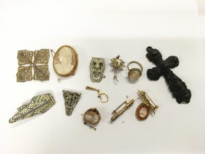 A small collection of dress jewellery. NO RESERVE