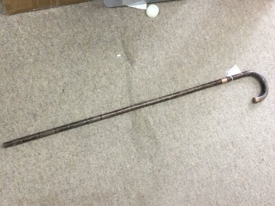 An antique walking stick with hallmarked 9ct gold collar for 1912-1928 as J.H probably Henry Howell & Co a specialist manufacturer known for mounting walking sticks and canes . Also has dedicated engraving to E.E.B 27 jan 1930 gold weight approx 2.6g made of strong and solid bamboo wood. 92cm long