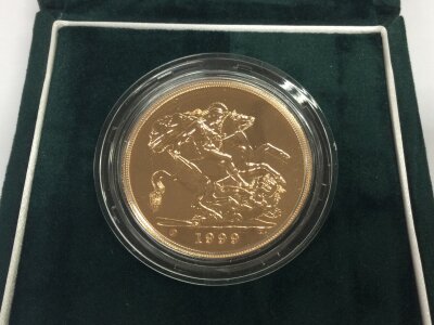 A 1999 uncirculated £5 gold sovereign with box and COA