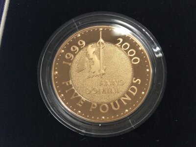 £5 gold proof millennium crown with box and COA.