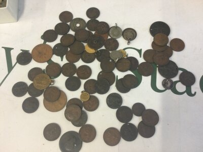 Mixed early British coinage including an 1897 half pond drilled coin