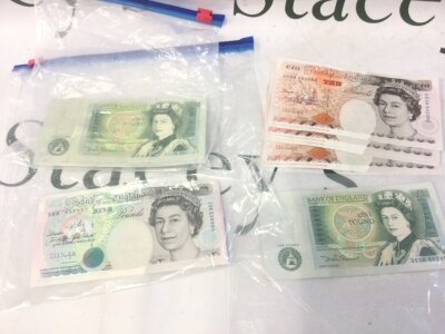 A collection of Elizabeth II bank notes, consecutive serial numbers