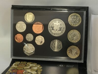 A 2009 uk proof coin set containing Kew Gardens 50p