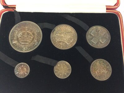 A cased 1927 wreath coin set.