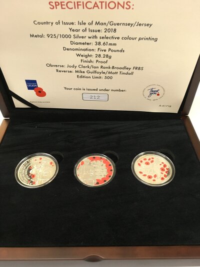 A Cased 3 Silver Coin Set, Commemorating The First World War.