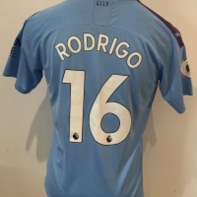 Manchester City 2019 - 2020 Match Issued Football Shirt: Issued to Rodri v Manchester United . Full details with online pictures.