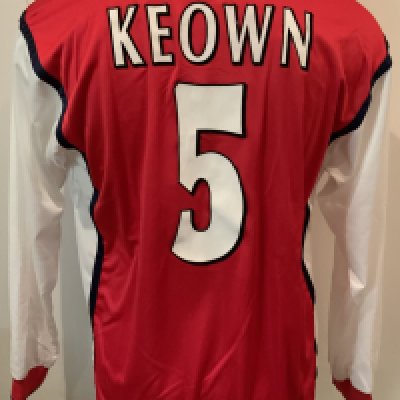 Arsenal Keown 1999 - 2000 Match Worn Home Football Shirt: Nike red long sleeve shirt with Dreamcast sponsorship. Keown 5 to rear. Worn by Keown v Deportivo La Coruna on 2 3 2000 with a COA signed by him.