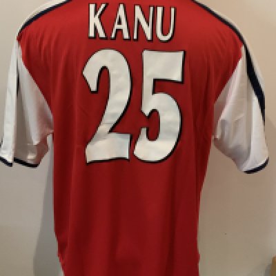 Arsenal Kanu 2000 - 2001 Match Worn Home Football Shirt: Nike red short sleeve shirt with Dreamcast sponsorship. Kanu 25 to rear and Champions League badging to sleeve. Worn by Kanu v Lazio on 27 9 2000 with a COA signed by him.