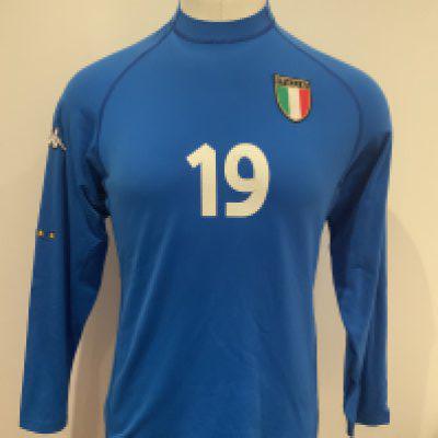 Italy 2001 - 2002 Match Worn Football Shirt: Blue Kappa long sleeve shirt with number 19 to front and rear. Worn by ex Juventus Barcelona and AC Milan player Zambrotta. Slight cracking to numbers.