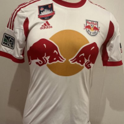New York Red Bulls 2014 Match Worn Football Shirt v Arsenal: Worn in New York Cup v Arsenal and on the badging that states that, it has small badges of both teams. Short sleeve number 11 with McCarty to rear. Rare shirt.