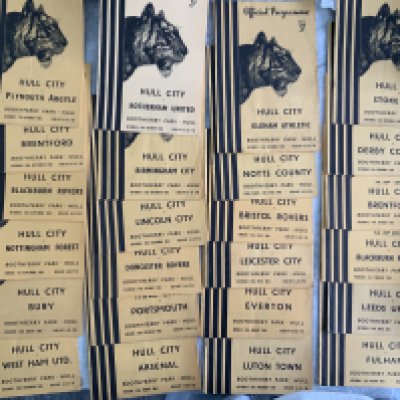 53/54 Hull City Home Football Programmes: Includes Portsmouth Arsenal friendly and cup replays v Brentford and Blackburn. Near complete set of league matches with only Swansea missing. Very good. (24)