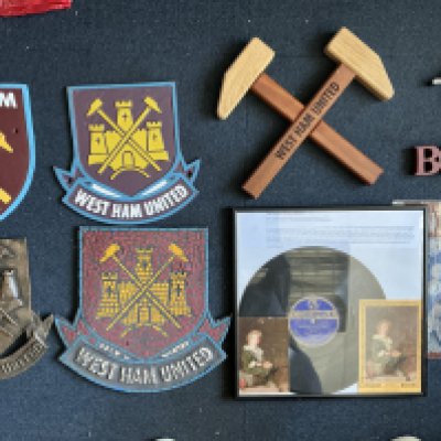 West Ham Man Cave Football Collectables: Some one off items to include two very heavy old and new badge West Ham metal signs, West Ham wooden hammers and other signs. C/W an old Im Forever Blowing Bubbles framed record plus postcard.