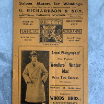 1929 - 1930 Hull City v Bradford City Football Programme: Good condition first team programme with no team changes. Tear on spine and rusty staple holding firm.