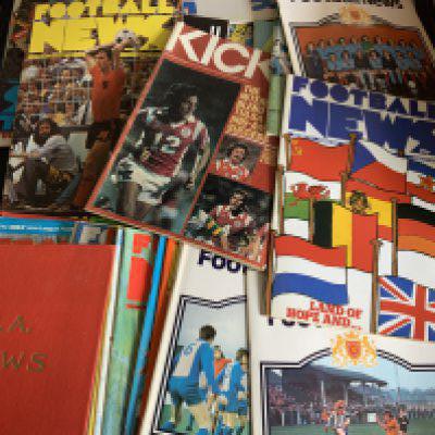 Football Magazine Collection: FA News bound from January 1963 to late 1964. Team talk non-league magazines. Rothmans Football News, FA News, Instructions to sell. (Est 110+)