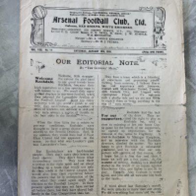 1919 - 1920 Arsenal v Rochdale FA Cup Football Programme: Fair condition 4 pager for FA Cup match on 10 1 1920. Slight tear on folding and small wear to right edge. No team changes. This is the only time the clubs have met.