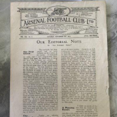 1924 - 1925 Arsenal v Sheffield United Football Programme: Fair/good condition 4 pager for league match on 20 9 1924. Slight paper loss to border not affecting any text. Two team changes.