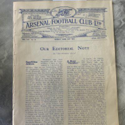 1924 - 1925 Arsenal v West Brom Football Programme: Excellent condition ex bound 4 pager for league match 14 4 1925. Printed in blue making it quite attractive. No team changes.