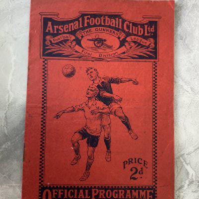 1925 - 1926 Arsenal v Liverpool Football Programme: Good condition league match dated 12 9 1925. Rusty staples holding firm. No team changes.