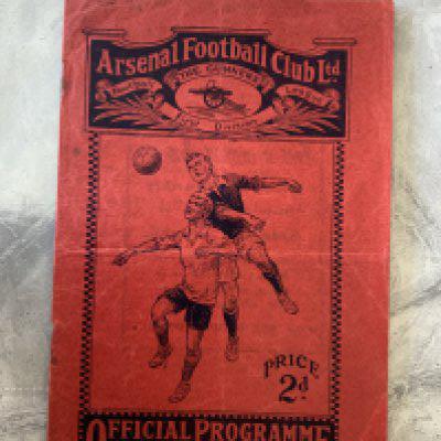 1925 - 1926 Arsenal v Cardiff City Football Programme: Good condition league match dated 17 10 1925. Rusty staples now removed. No team changes. Fold.