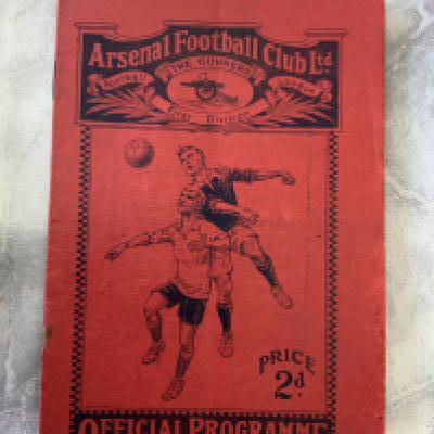 1925 - 1926 Arsenal v West Brom Football Programme: Good condition league match dated 12 12 1925. Rusty staples holding firm. No team changes.