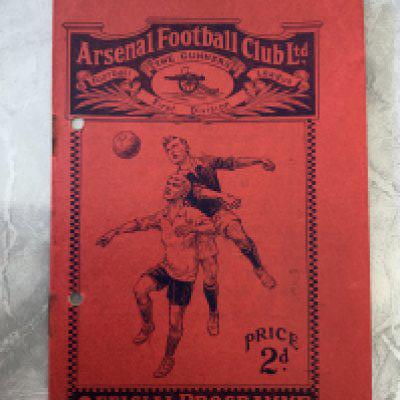 1925 - 1926 Arsenal v Blackburn Rovers Football Programme: Fair condition FA Cup match dated 30 1 1926. Punch holes. Rusty staples holding firm. No team changes but score written inside. Slight creasing.