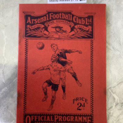 1925 - 1926 Arsenal v QPR Reserves Football Programme: Good condition London Combination match dated 6 2 1926. Hole where staples used to be on cover. No team changes but score and scorers noted. We believe whilst cover is original it may not have always had these contents.