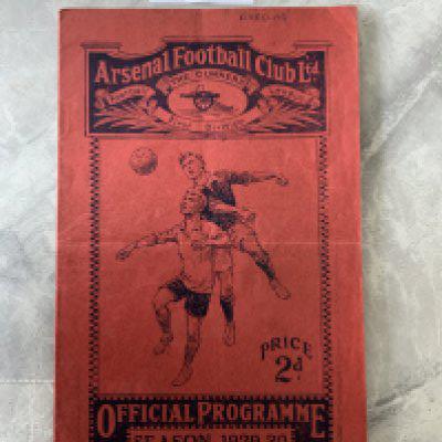 1929 - 1930 Arsenal v Reading Reserves Football Programme: Good condition London Combination match dated 5 10 1929. Staples removed not rotted away. No team changes. Tiniest paper loss to border of page 3.