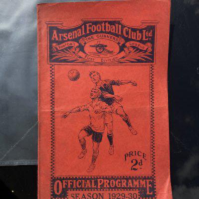 1929 - 1930 Arsenal v Grimsby Town Football Programme: Excellent condition league match dated 19 10 1929. No team changes.