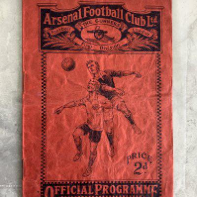 1929 - 1930 Arsenal v Sheffield United Football Programme: Good condition league match dated 12 4 1930. No team changes. Slight creasing.
