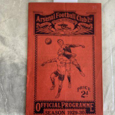 1930 Brentford v West Ham London Cup Final Football Programme: Excellent condition played at Arsenal dated 5 5 1930. Team changes. Staples removed not rotted away.