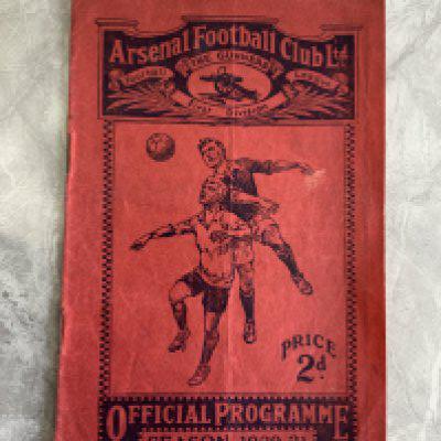 1931 English Schools Final Islington v Wolverhampton Football Programme: Good condition played at Arsenal dated 9 5 1931. No team changes. Light fold.
