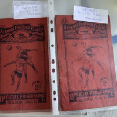 Arsenal (Champions) 1930 - 1931 Complete Home Football Programmes: Very good condition home programmes. Includes Leeds Blackburn Leicester Sheffield United West Ham Aston Villa Middlesbrough Grimsby Abandoned 6/12 Postponed 10/12 Played 28/1 Newcastle Manchester City Aston Villa FA Cup, Sunderland Birmingham Derby Manchester United Blackpool Huddersfield Sheffield Wednesday Chelsea Portsmouth Liverpool Bolton. Complete of all 1st team league and FA Cup. (25)