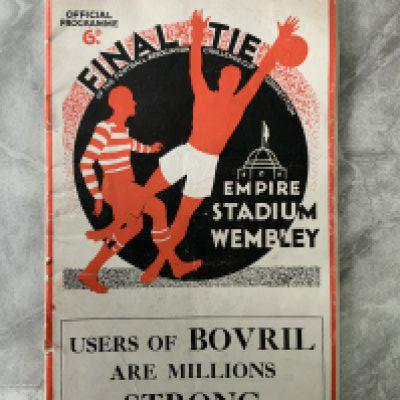 England Minor International Football Programmes: Includes Inter League matches from 1958, England B v 49/50 Holland, Switzerland, Under 23s including Duncan Edwards and Bobby Moore. Some England aways with nothing modern and the majority 1950s. Interesting. (50+)