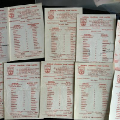 Arsenal 68/69 Reserve + Youth Football Programmes: Probable full set of 16 Football Combination + Cup which are all cards plus Youth Cup v Charlton and a rare Arsenal B v Condor B single sheet. Good. (18)