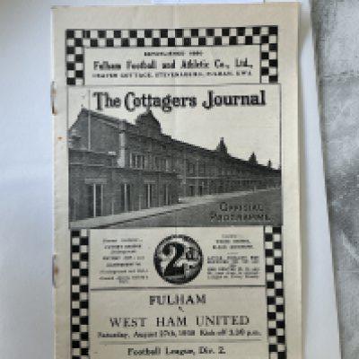 38/39 Fulham v West Ham Football Programme: Very good condition 2nd Division match with no team changes. Rusty staples holding firm.