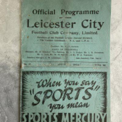 35/36 Leicester City v Tottenham Football Programme: 2nd Division match in fair condition with no team changes. Slight wear and piece from back page replaced.
