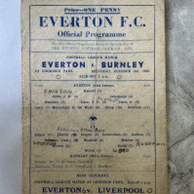 43/44 Everton v Burnley Football Programme: Fair/good condition single sheet league programme with pencilled team changes and folding.