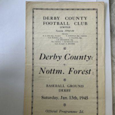 44/45 Derby County v Notts Forest Football Programme: Good condition War Cup programme with team changes. Score in pencil to cover.