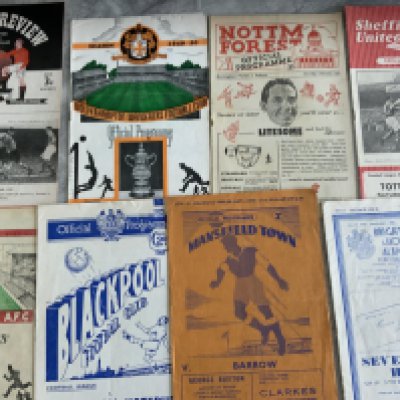 1950s Football Programmes: Must view early to mid 50s in very good condition from a private collection with a home programme from many more difficult to collect teams. Includes Barrow Halifax Barrow York Exeter Port Vale Burnley Stoke and many more. Spotted 50/51 Liverpool v Chelsea, Bolton v Arsenal, 49/50 Leeds v BPA, Mansfield v Barrow, Manchester United v Huddersfield, 52/53 Bradford City v Barrow, Sunderland v Wolves. Includes famous picture of Tom Finney at Stamford Bridge splashing which is signed and comes with programme from the match. Good. (36)