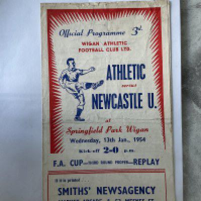 53/54 Wigan v Newcastle United FA Cup Football Programme: Good condition gatefold replay programme with no team changes.