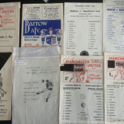 Manchester United Lancashire Cup Football Programmes: Homes v 58/59 Rochdale, 67/68 Rochdale, 68/69 Oldham, Netherfield, Rochdale. Aways 66/67 Oldham, 67/68 Rochdale, Barrow, 70/71 Everton, 71/72 Oldham. C/W a few reserves. C/W 78/79 Southport v Man Utd A plus a few reserves. Home programmes lacking tokens. (16)
