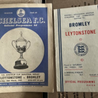 40s + 50s Amateur Cup Final + Semi Final Football Programmes: 1949 semi finals Bromley v Leytonstone at Arsenal and Chelsea, semi finals at Newcastle in 51 54 57, at Arsenal 51 53, at Sunderland 58, 59 x 4. Finals include 51 53 57. Mainly very good with duplication. (27)