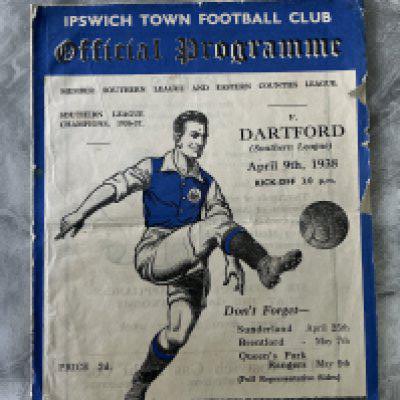 37/38 Ipswich v Dartford Football Programme: Southern League 16 page programme in fair condition. Some small tears to right hand border. Rusty staples holding firm.
