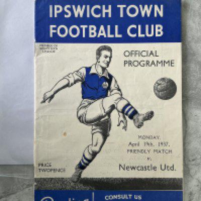 36/37 Ipswich v Newcastle United Friendly Football Programme: 20 page programme in excellent condition with no team changes.