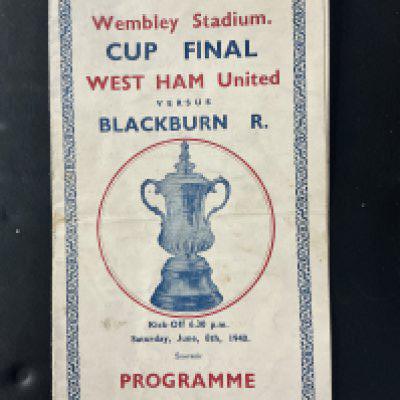 1940 West Ham v Blackburn Rovers War Cup Final Football Programme: Good condition pirate programme with numbers written by players names inside. Light fold.