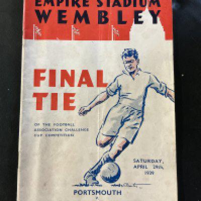 1939 FA Cup Final Football Programme: Portsmouth v Wolves in fair/good condition with no team changes. Fold.