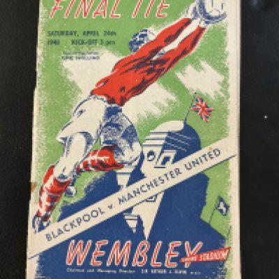 1948 FA Cup Final Football Programme: Blackpool v Manchester United in good condition with no team changes. Rusty staples and small split to spine.
